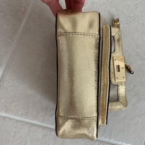 NEW CONDITION - MICHAEL KORS Shoulder/Crossbody Bag (Gold) - Picture 14 of 16